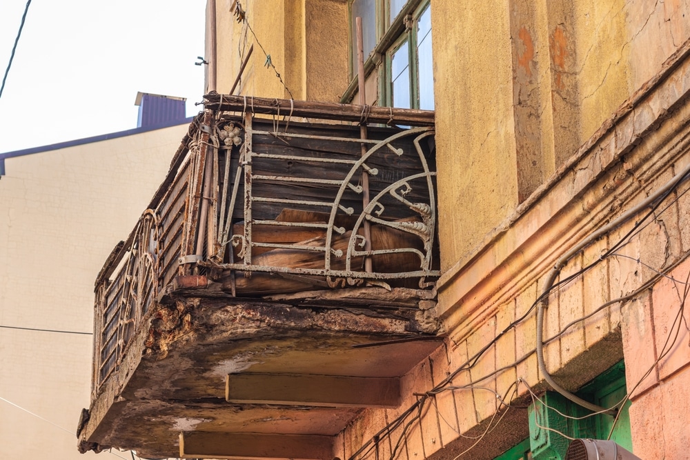 balcony collapse