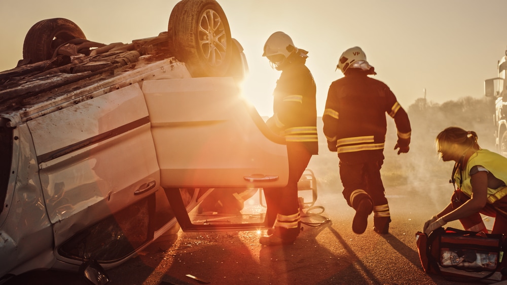 CarCrashTrafficAccidentParamedicsAndFirefightersPlanRescuingPassengers