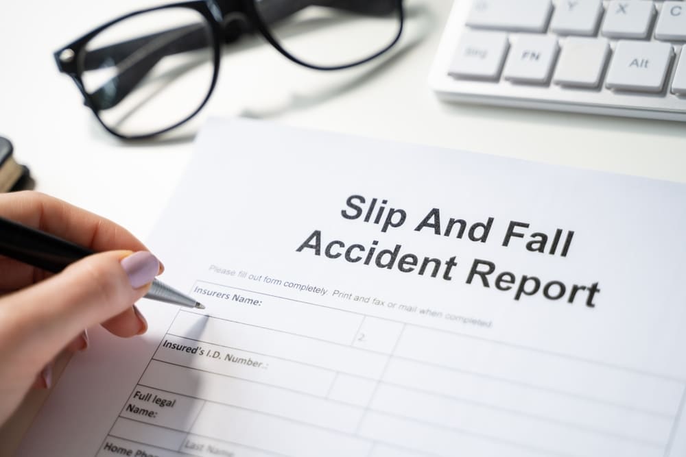 WomanFillingSlipAndFallAccidentReport